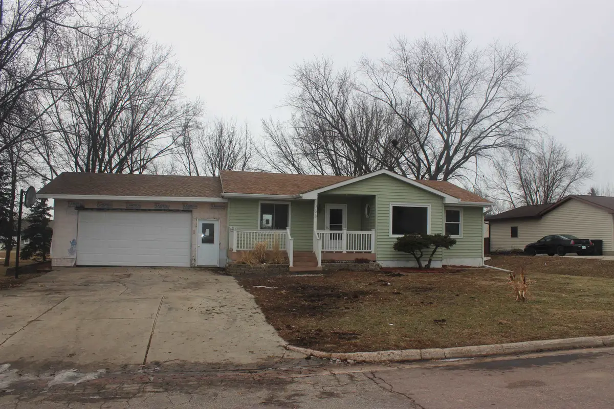 108 W Alton Ave, Flandreau, SD 57028 - Image #1