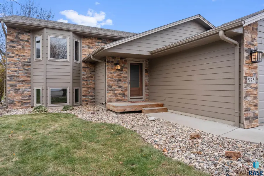 925 S Jay Cir, Sioux Falls, SD 57103 - Image #3