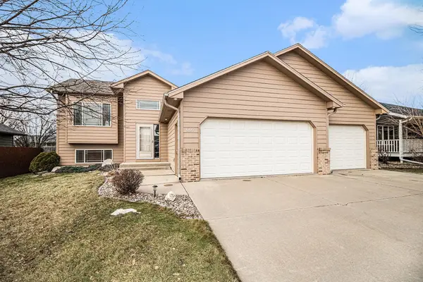 607 Falcon Ave, Harrisburg, SD 57032