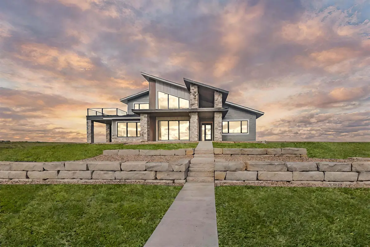 6776 Zimmermann Dr, Wentworth, SD 57075 - Image #1