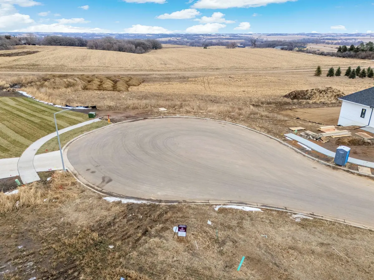 1004 N Foxtail Cir, Sioux Falls, SD 57110 - Image #1