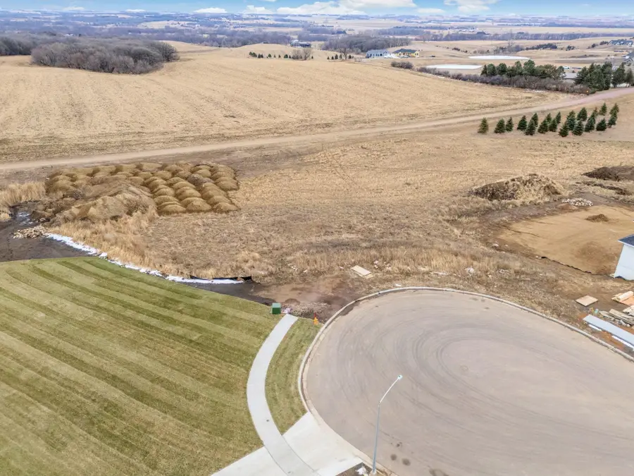 1004 N Foxtail Cir, Sioux Falls, SD 57110 - Image #3