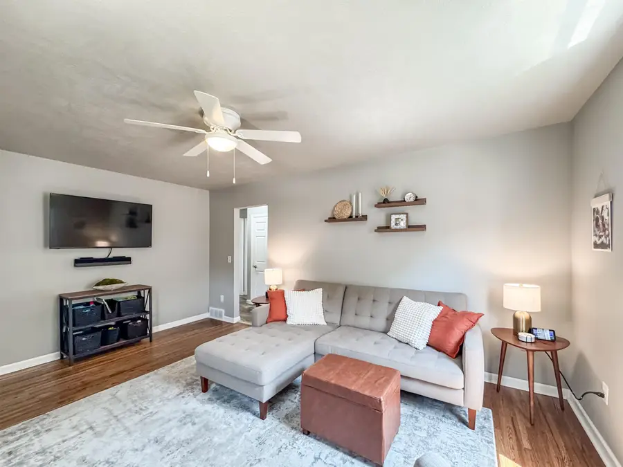 704 S Sneve Ave, Sioux Falls, SD 57103 - Image #3