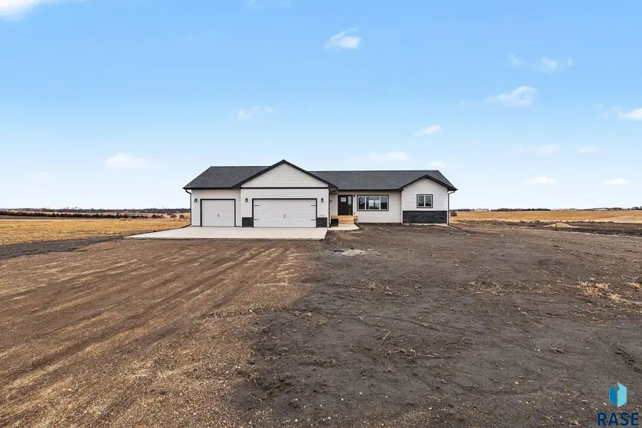 2022 Harvest Creek Ln, Madison, SD 57042 - #3