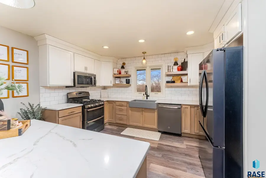 609 S Splitrock Blvd, Brandon, SD 57005 - #2