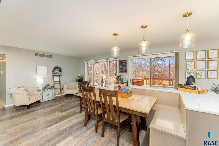 609 S Splitrock Blvd, Brandon, SD 57005 - #3