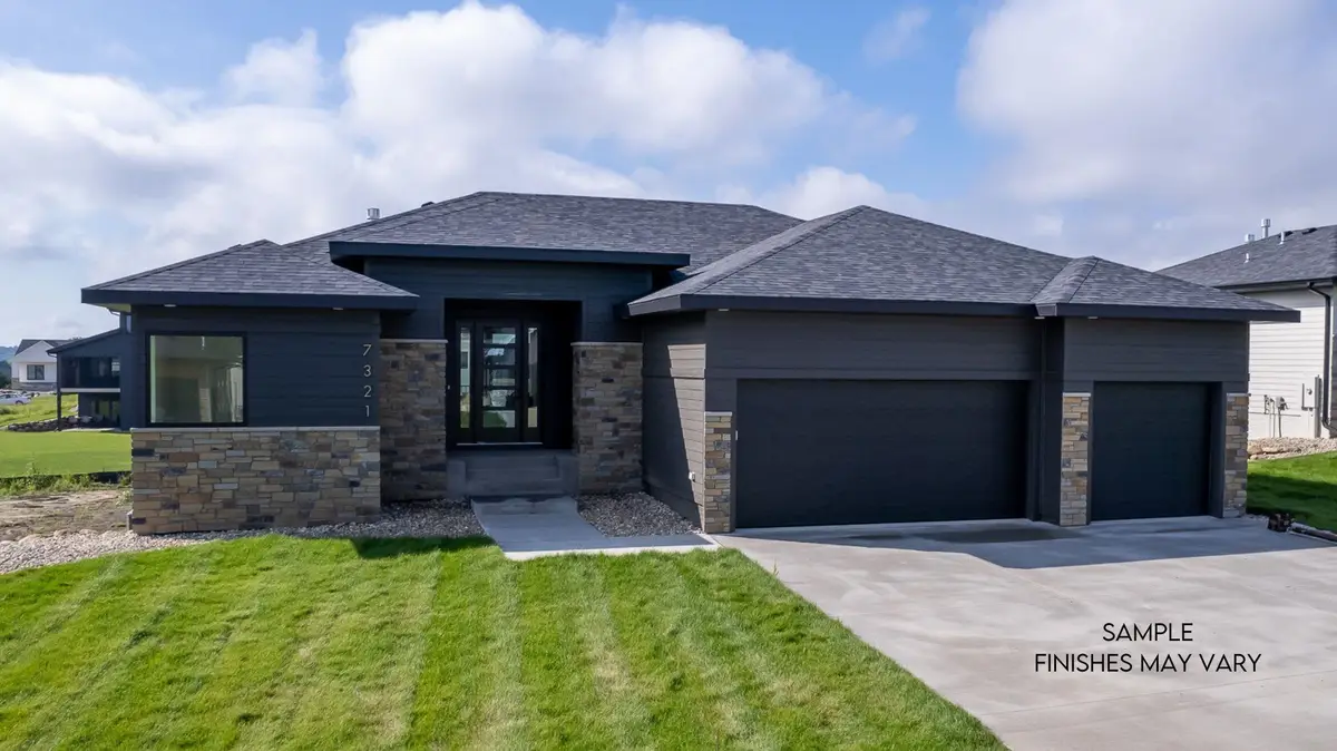 6608 E Corsair Dr, Sioux Falls, SD 57110 - Image #1