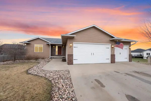 105 Dakota Cir, Valley Springs, SD 57068