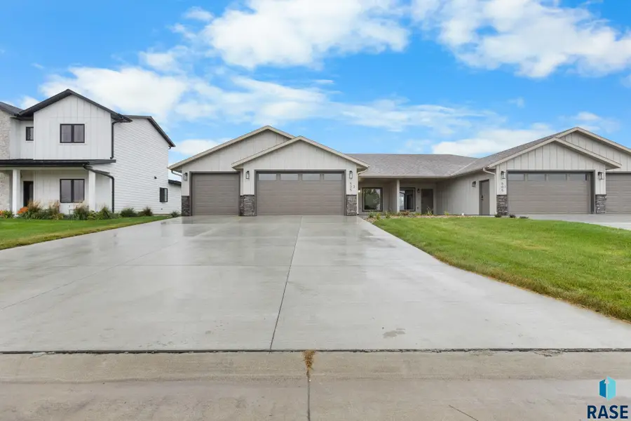 505 Mill Pond Rd #2, Rock Rapids, IA 51246 - #2