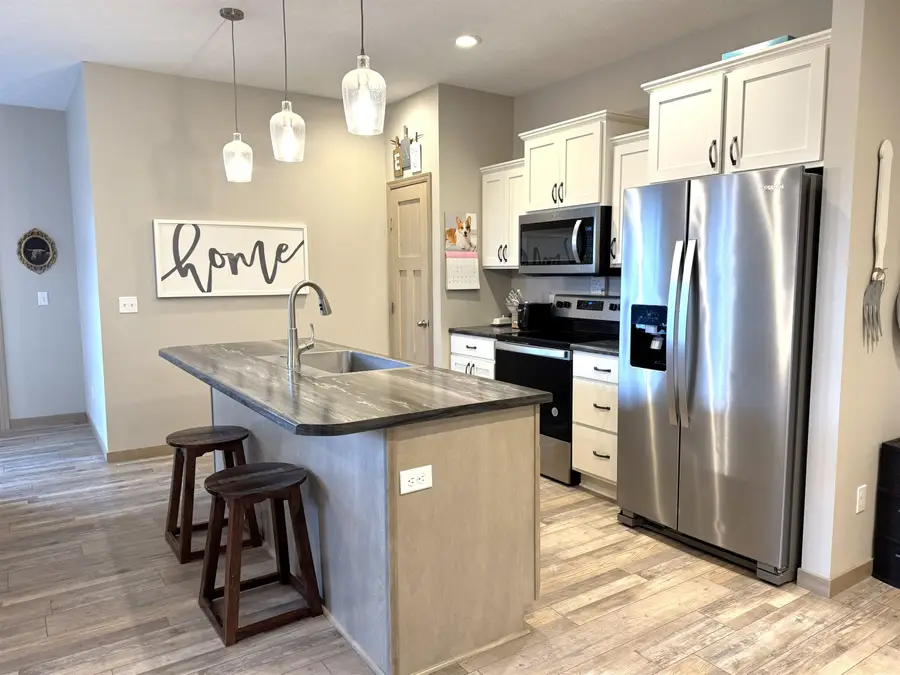 9501 W Dolores Dr, Sioux Falls, SD 57106 - Image #2