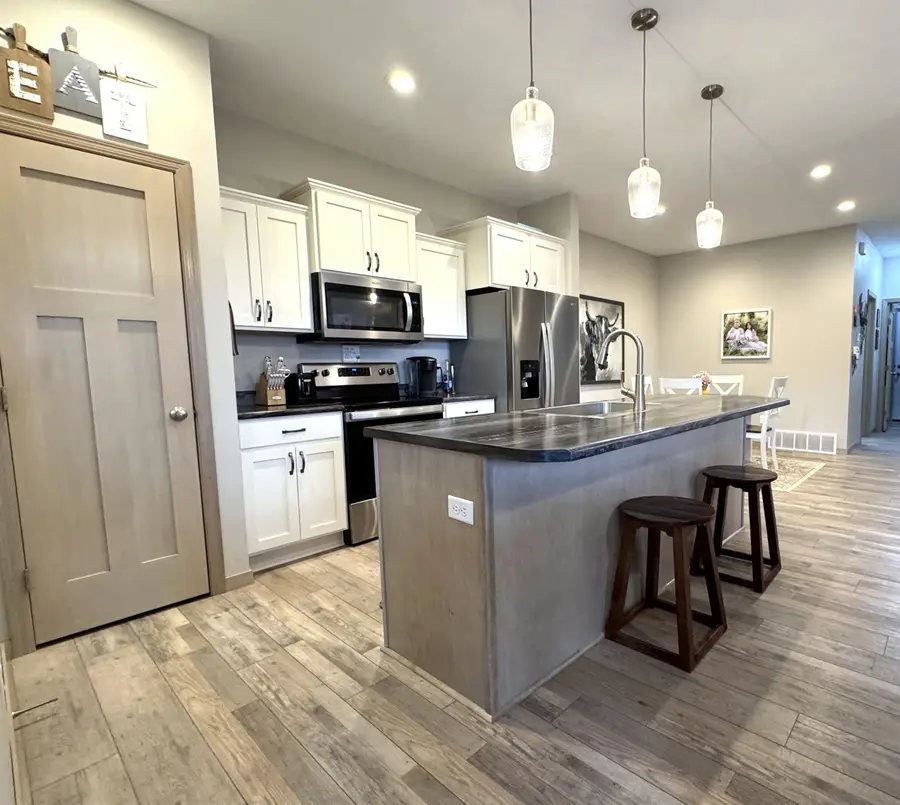 9501 W Dolores Dr, Sioux Falls, SD 57106 - Image #3