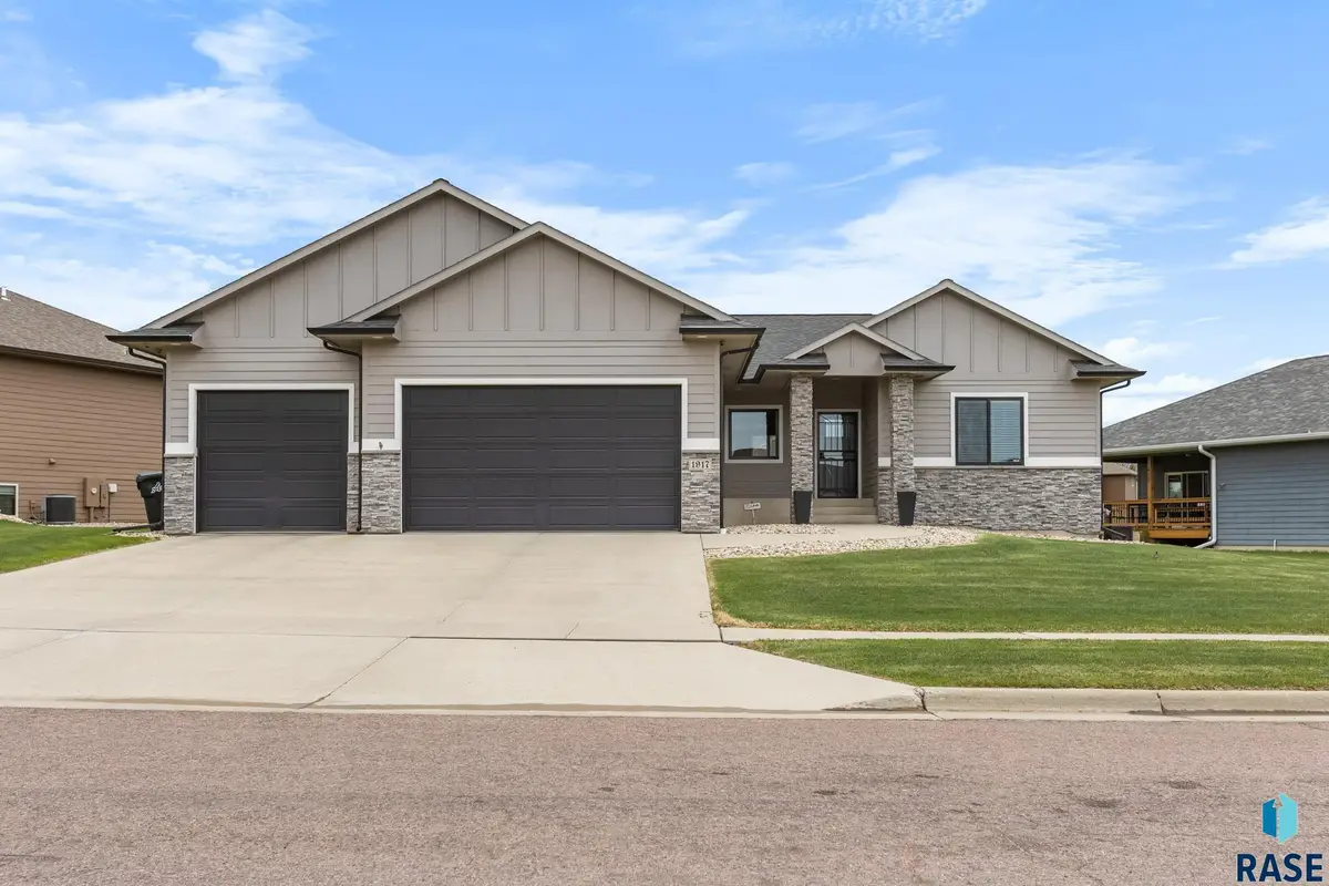 1917 S Firefly Dr, Sioux Falls, SD 57110 - Image #1