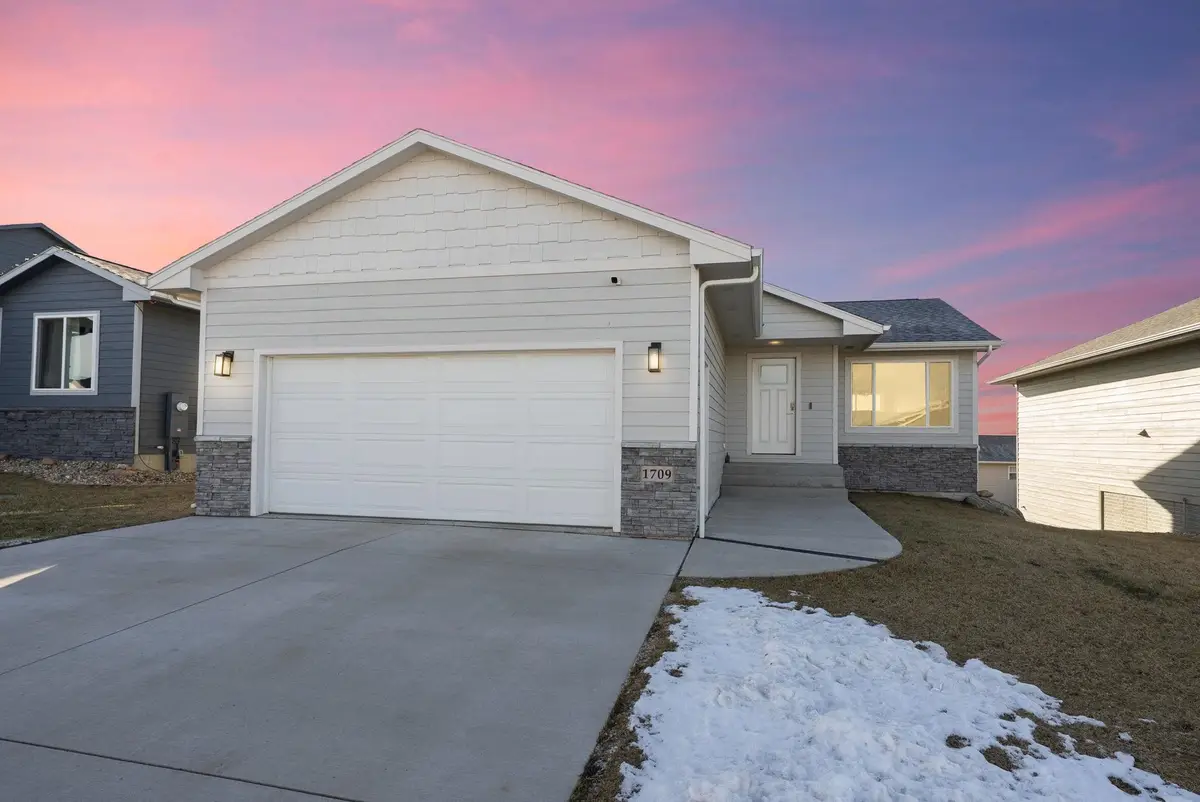 1709 E 71st St N, Sioux Falls, SD 57104 - Image #1