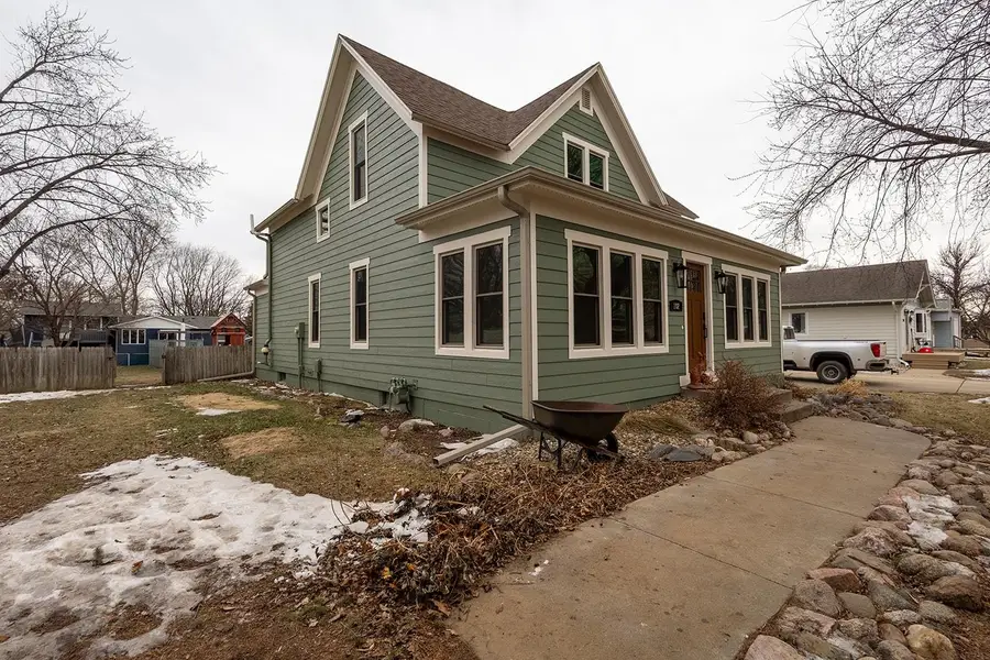 102 S Vandemark Ave, Hartford, SD 57033 - Image #2