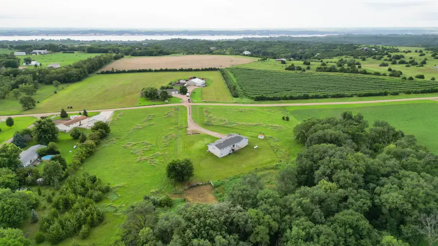 105 Buds Ave, Yankton, SD 57078 - Image #2