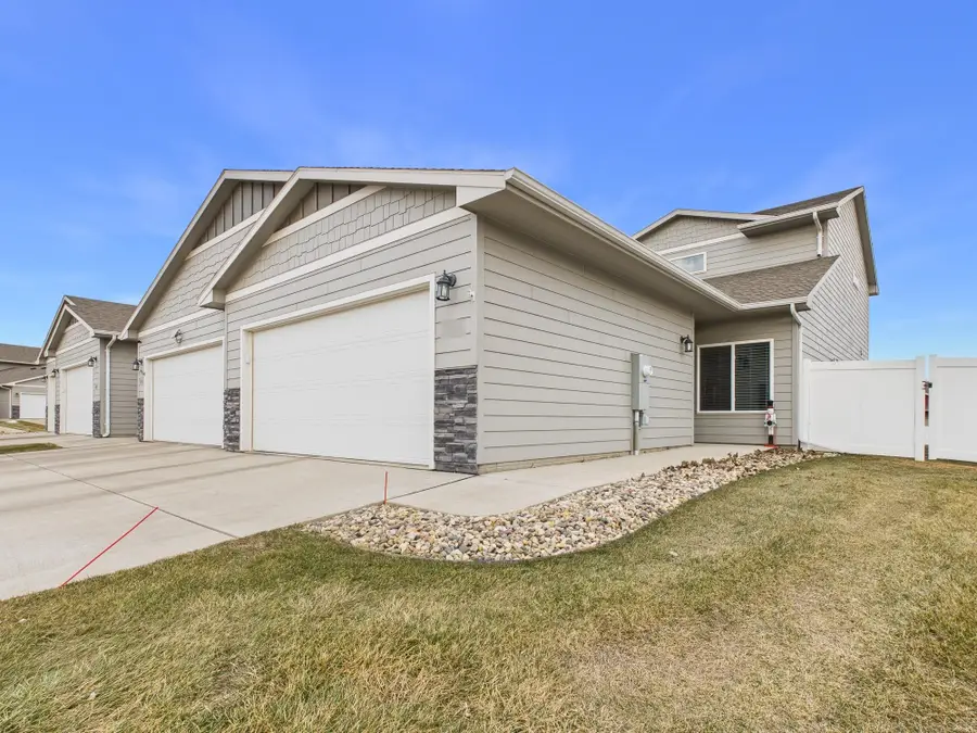 9010 W Wisdom Pl, Sioux Falls, SD 57106 - Image #2