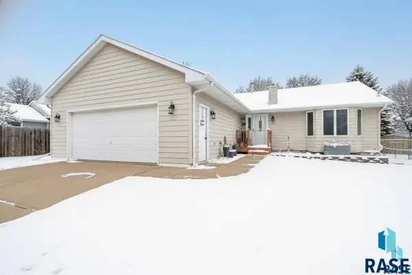 908 S Blaine St, Lennox, SD 57039