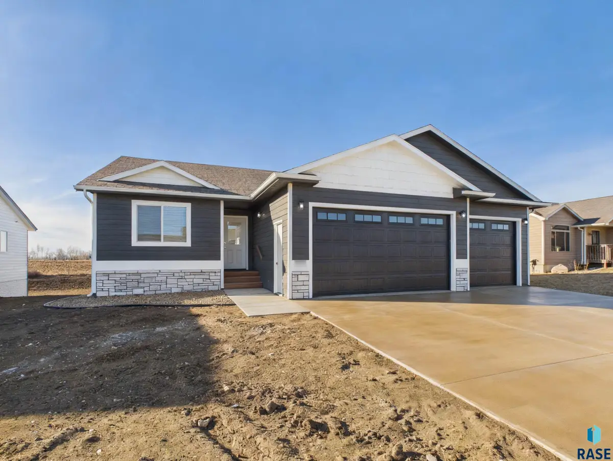 1011 Greyhawk Ct, Harrisburg, SD 57032 - Image #1