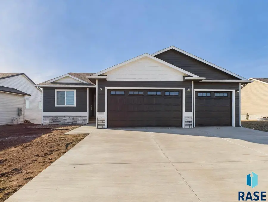1011 Greyhawk Ct, Harrisburg, SD 57032 - Image #2