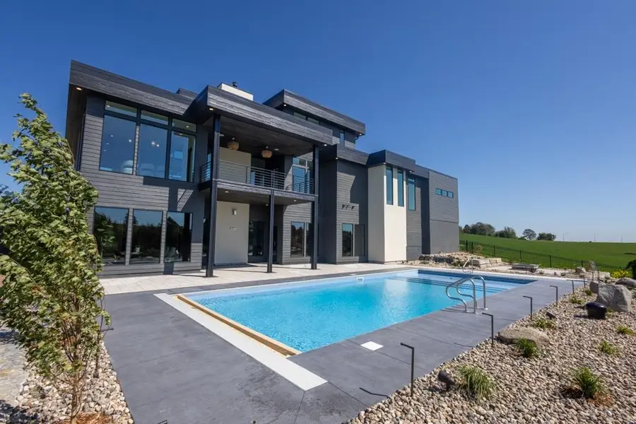 705 N Sanctuary Dr, Sioux Falls, SD 57110 - Image #2