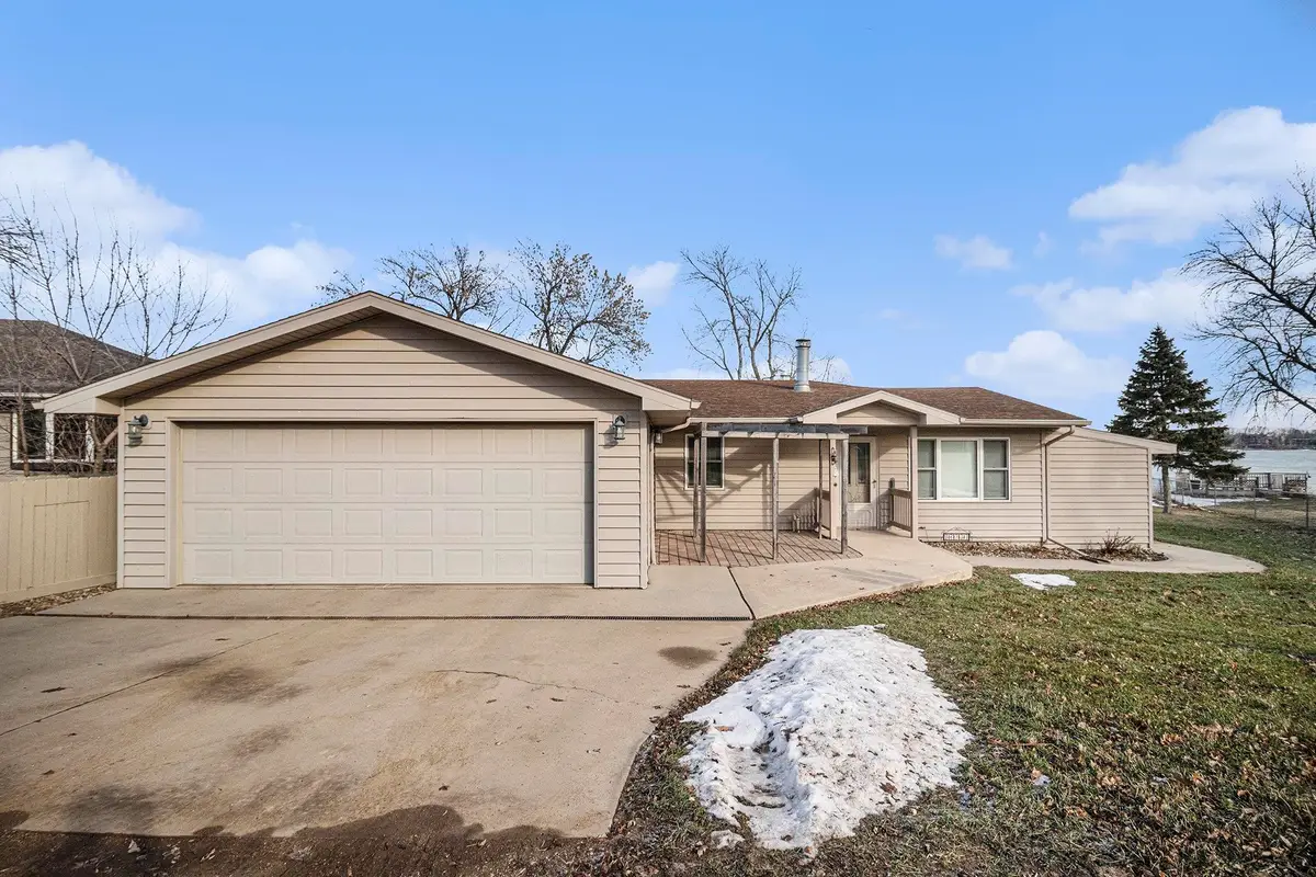 46254 W Shore Pl, Hartford, SD 57033 - Image #1