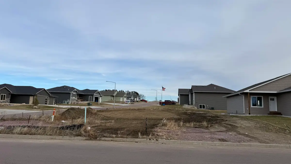 6108 N Seubert Ave, Sioux Falls, SD 57104 - Image #1