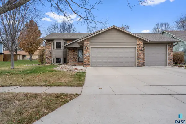 925 S Jay Cir, Sioux Falls, SD 57103