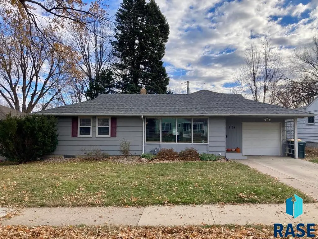 2104 S Holly Ave, Sioux Falls, SD 57105 - Image #1