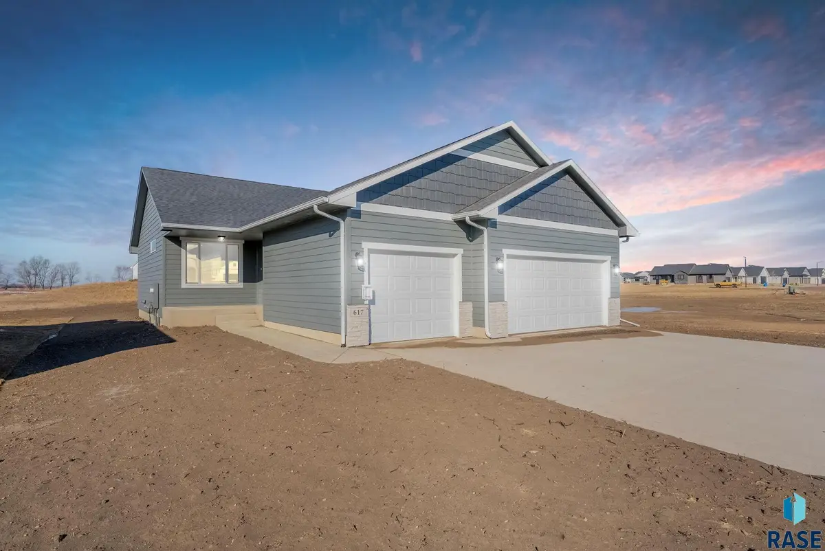 617 N Juniper St, Lennox, SD 57039 - Image #1