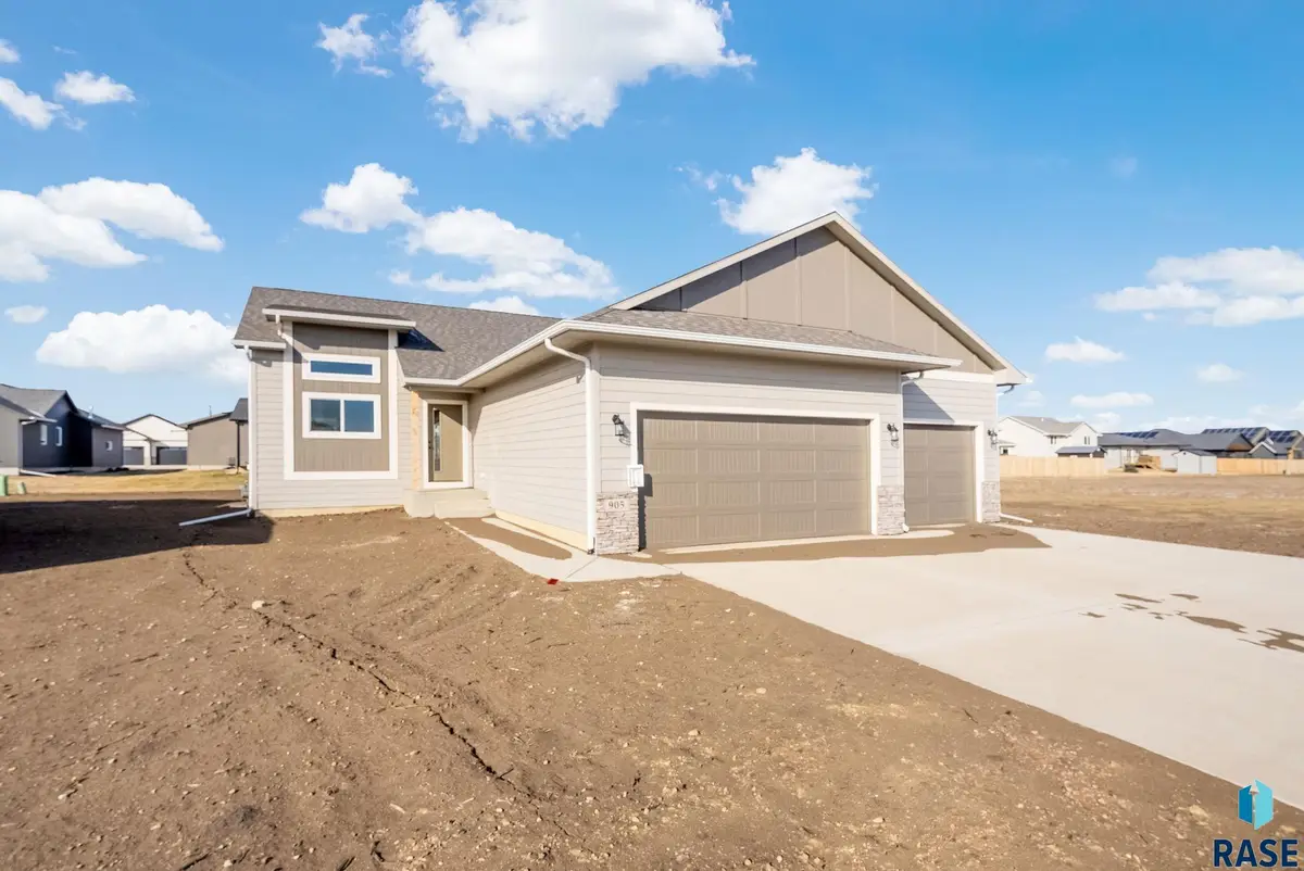 905 N Main St, Lennox, SD 57039 - Image #1