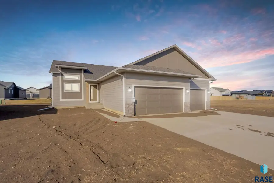 905 N Main St, Lennox, SD 57039 - Image #2