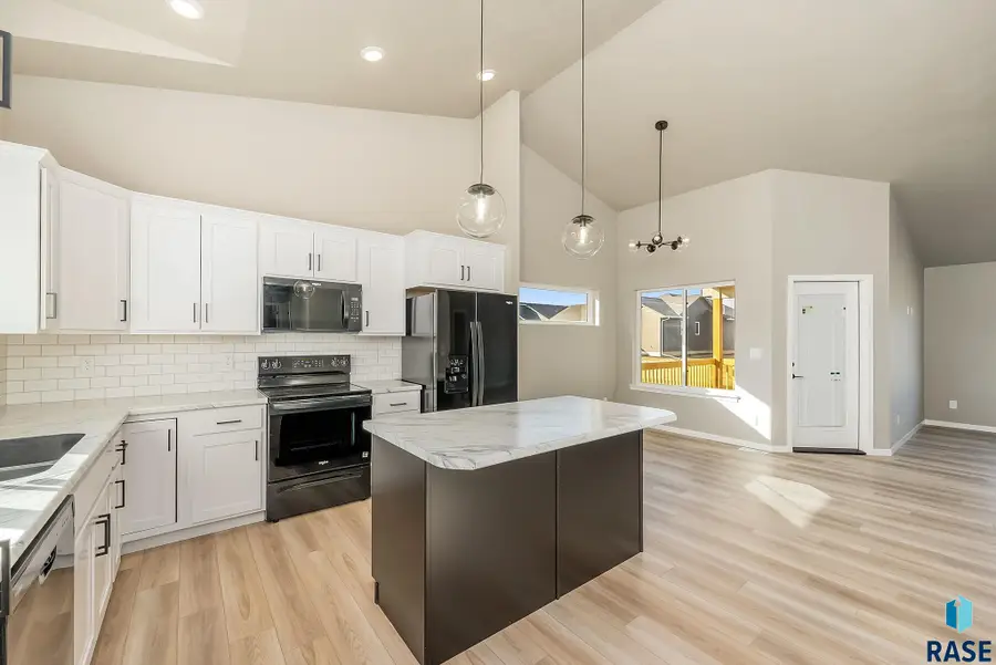 905 N Main St, Lennox, SD 57039 - Image #3