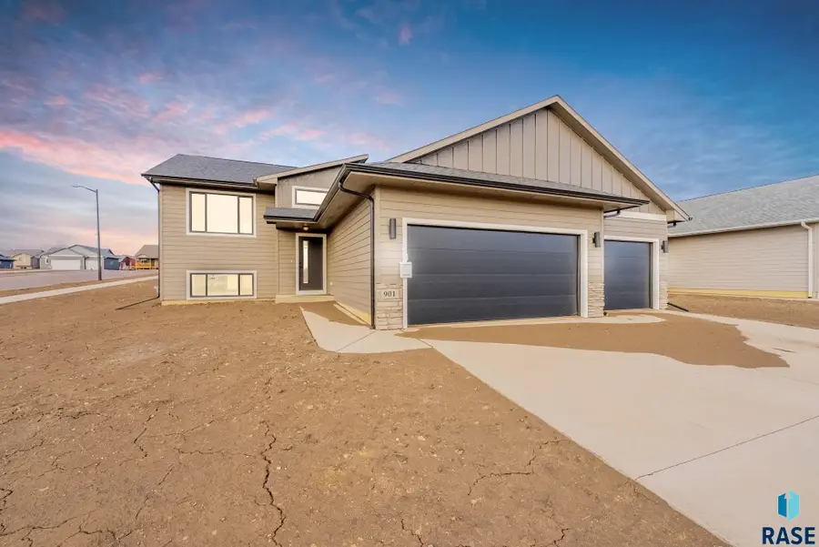 901 N Independent St, Lennox, SD 57039 - Image #2