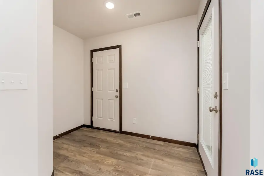 6133 S Bison Pl, Sioux Falls, SD 57108 - Image #3