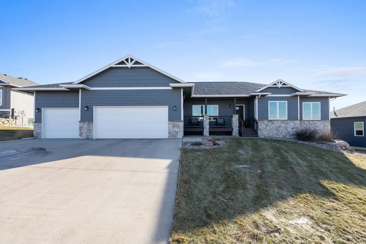 8209 E Willow Leaf St, Sioux Falls, SD 57110 - Image #1