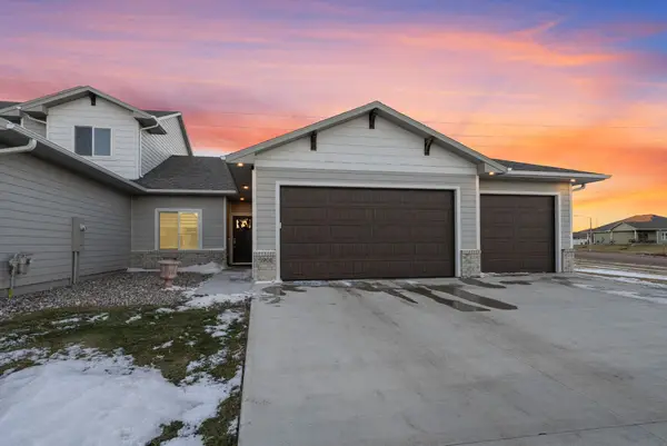5901 S Spirea Ave, Sioux Falls, SD 57108