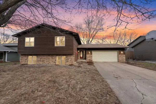 932 S Kennedy Ave, Sioux Falls, SD 57103