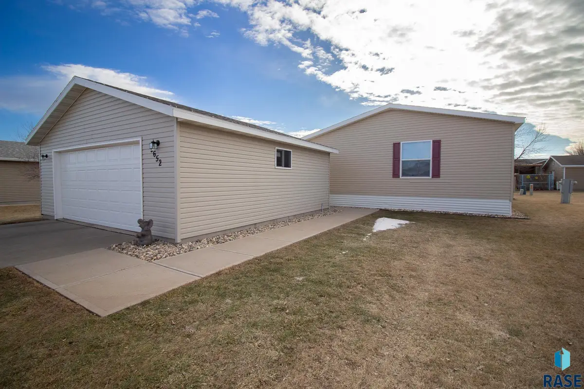 5652 W Meridian Pl, Sioux Falls, SD 57108 - Image #1