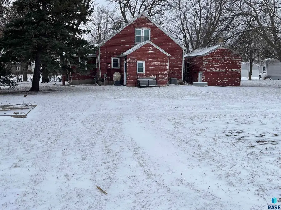 208 W Henry St, Freeman, SD 57029 - Image #2