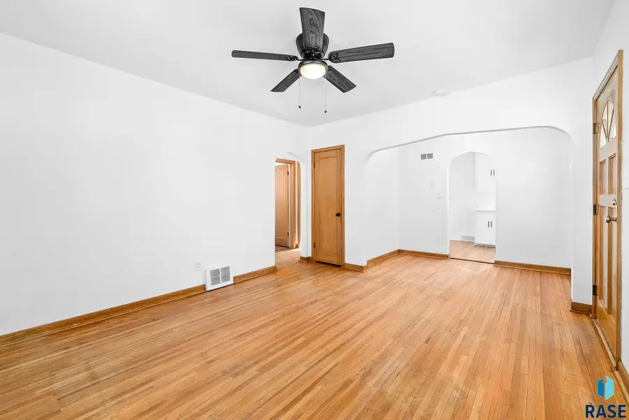 804 S Hawthorne Ave, Sioux Falls, SD 57104 - #3