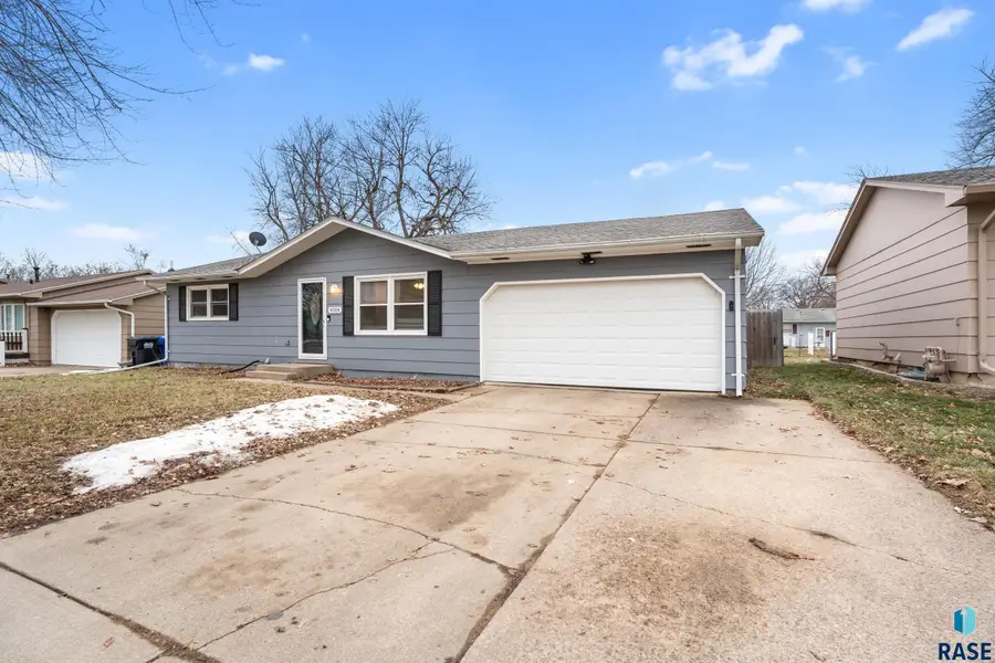 4304 E Walker Way, Sioux Falls, SD 57103 - Image #2