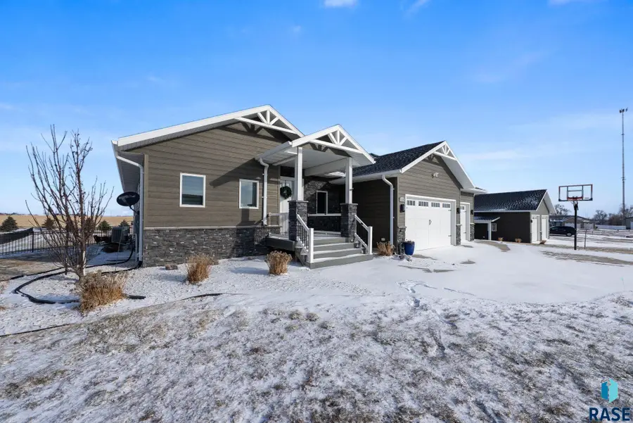 125 Caleb Ct, Parker, SD 57053 - Image #2