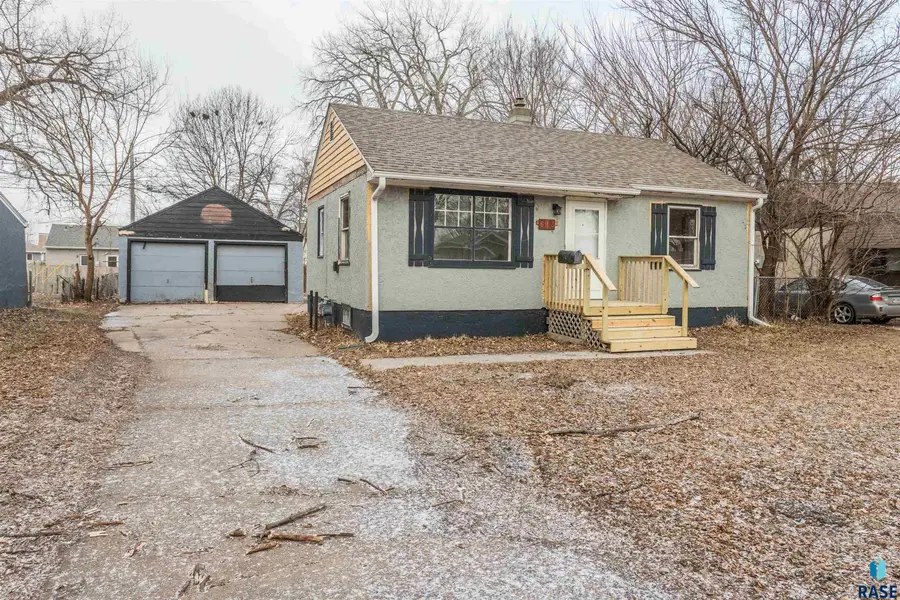 613 S Garfield Ave, Sioux Falls, SD 57104 - Image #2