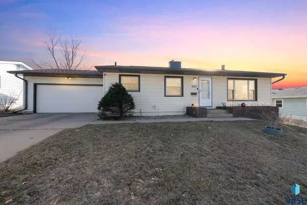 2403 E 17th St, Sioux Falls, SD 57103