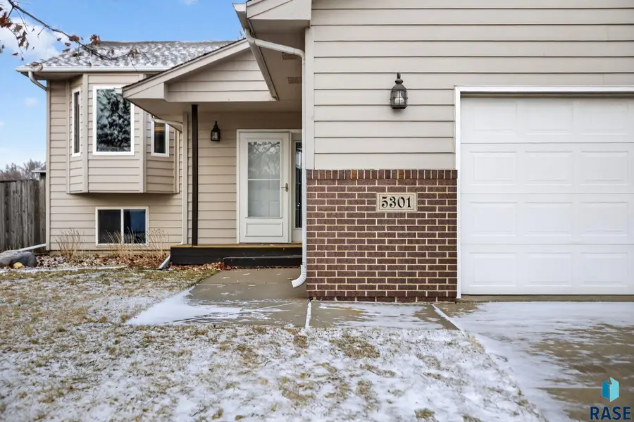 5301 S Mandy Ave, Sioux Falls, SD 57106 - #3