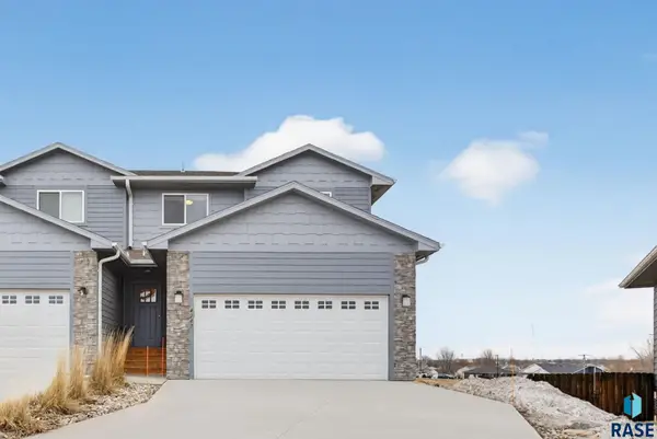 4247 Knob Hill Ct, Sioux Falls, SD 57107