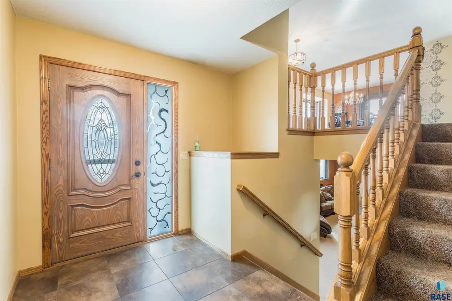 2713 S Harvey Dunn Dr, Sioux Falls, SD 57103 - Image #2