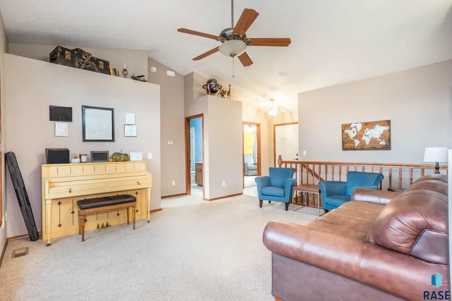 5813 W Hemlock Dr, Sioux Falls, SD 57107 - Image #3