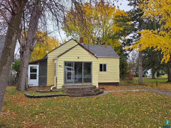 821 7th St Sw St, Pipestone, MN 56164