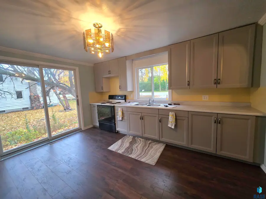 821 7th St Sw St, Pipestone, MN 56164 - #2